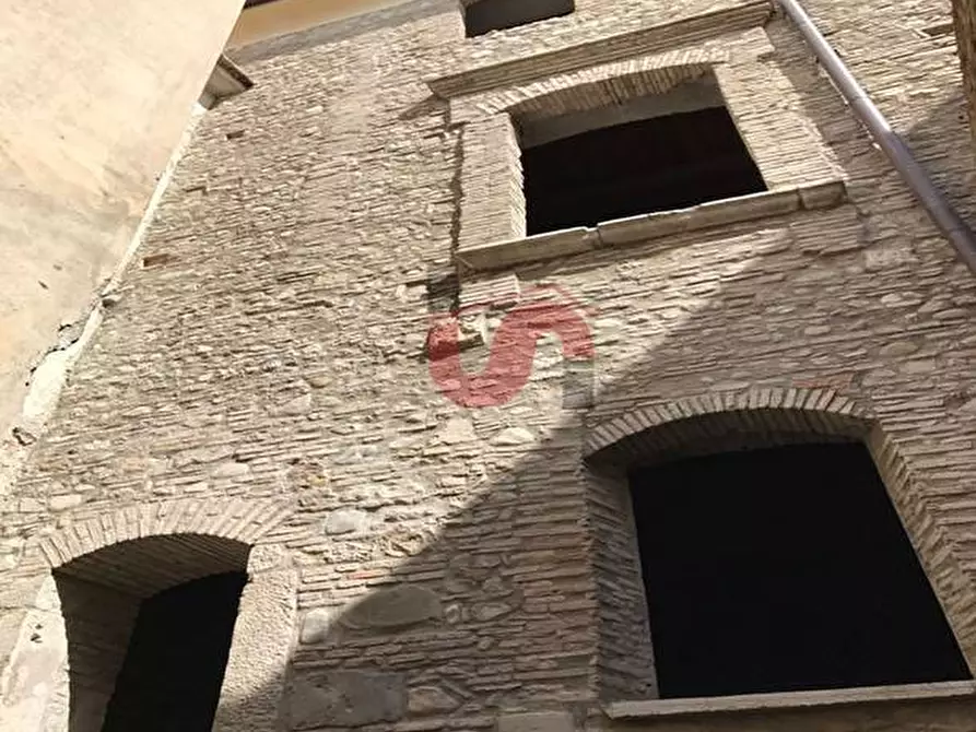 Immagine 15 di Negozio in affitto  in via erik mutarelli a Benevento