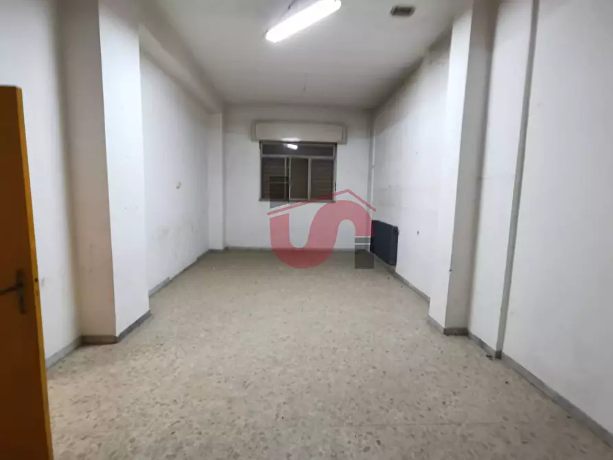 Immagine 11 di Locale commerciale in vendita  in Via Piermarini a Benevento