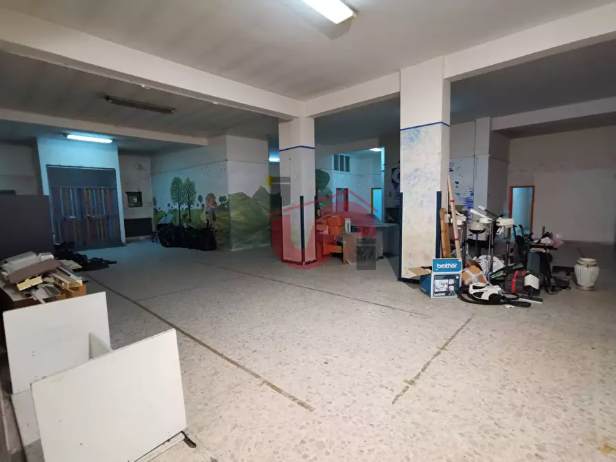 Immagine 4 di Locale commerciale in vendita  in Via Piermarini a Benevento
