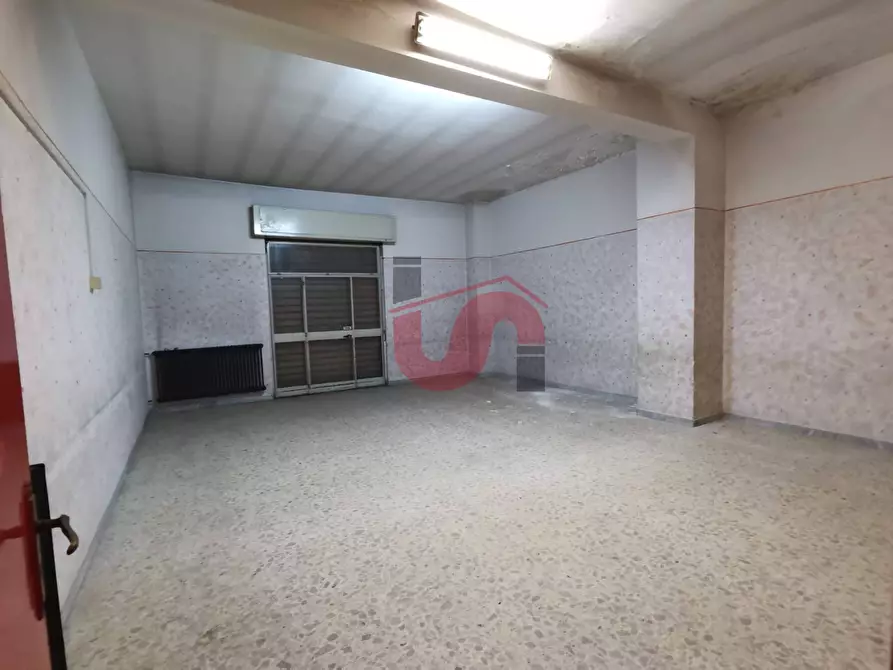 Immagine 9 di Locale commerciale in vendita  in Via Piermarini a Benevento