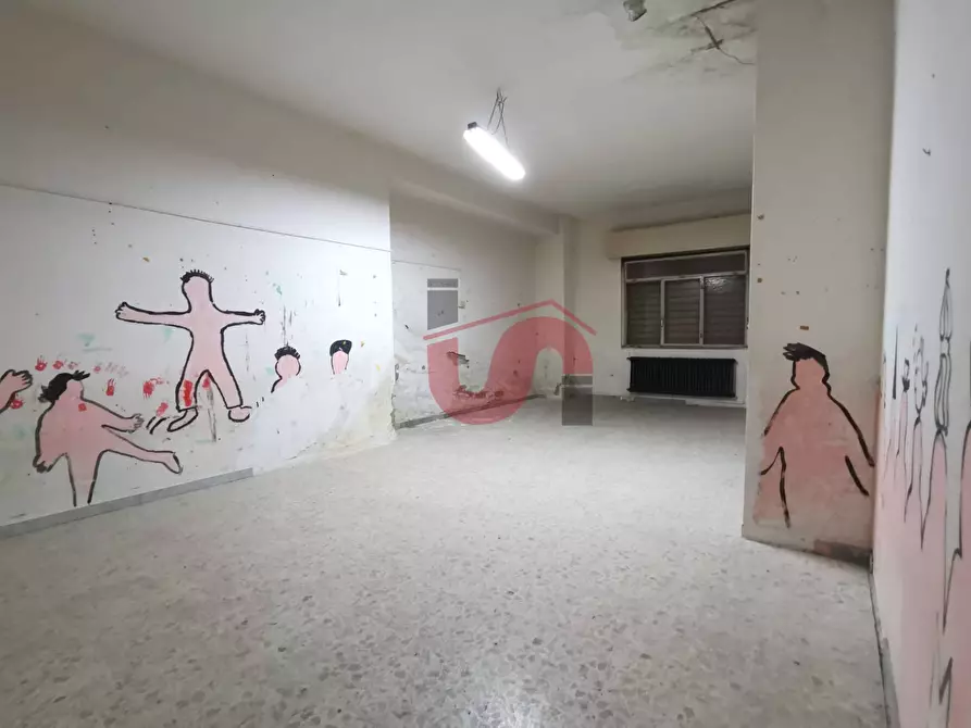 Immagine 16 di Locale commerciale in vendita  in Via Piermarini a Benevento