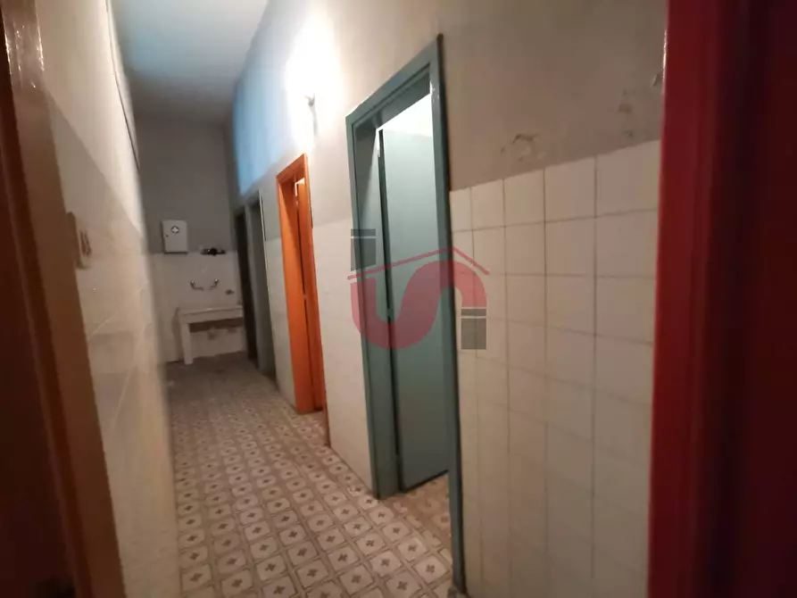 Immagine 12 di Locale commerciale in vendita  in Via Piermarini a Benevento