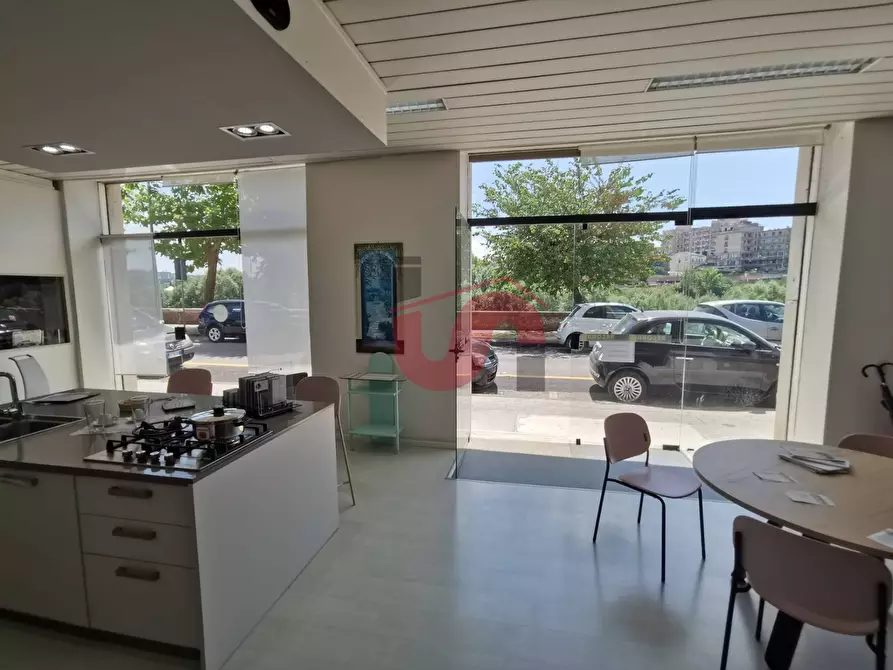 Immagine 2 di Locale commerciale in vendita  in Via Lungo Calore Manfredi Di Svevia a Benevento