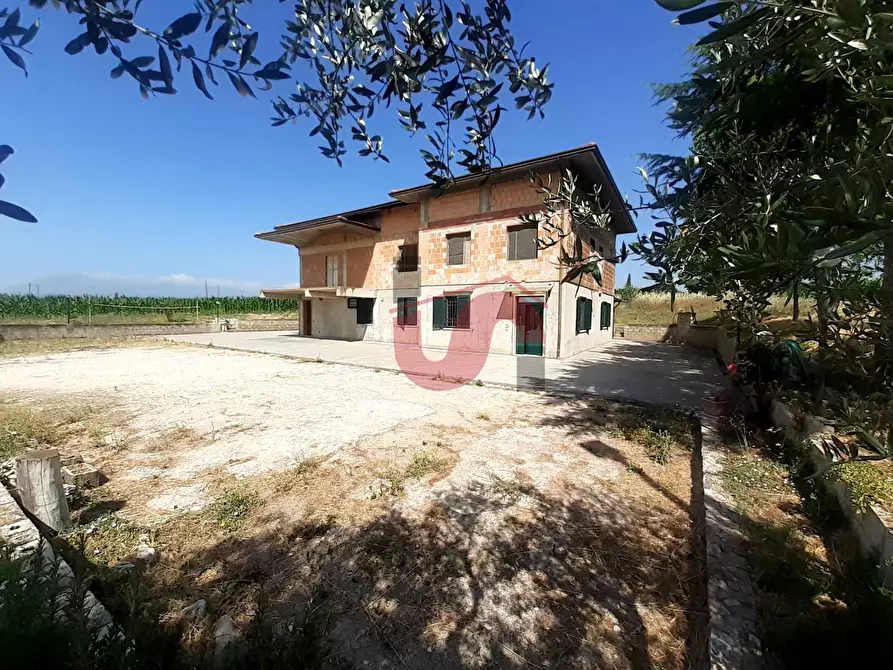 Immagine 1 di Casa indipendente in vendita  in Contrada Triemolo a Benevento