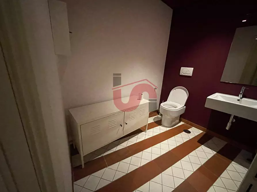 Immagine 27 di Locale commerciale in affitto  in Via Damaso a Benevento
