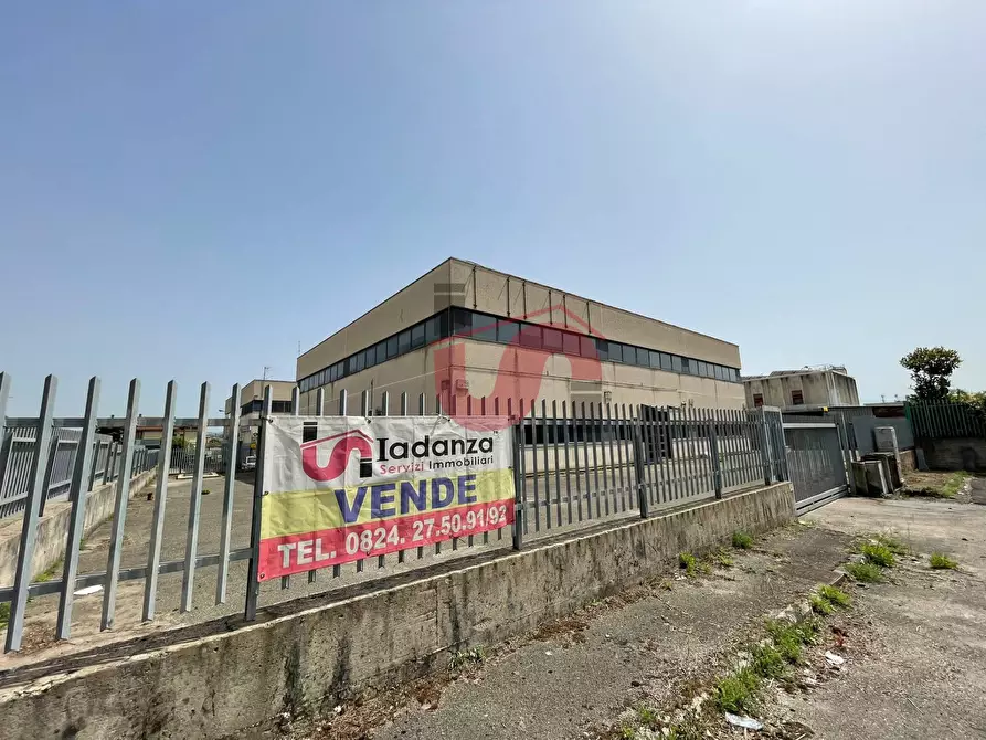 Immagine 1 di Capannone industriale in vendita  in CONTRADA PEZZAPIANA a Benevento