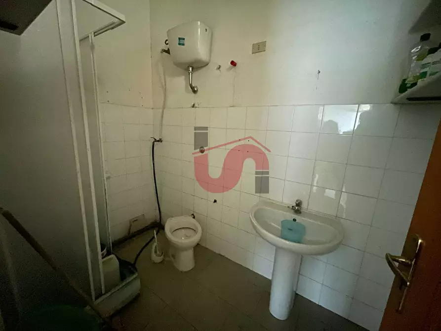 Immagine 18 di Negozio in affitto  in Via Vittorio Veneto a Benevento