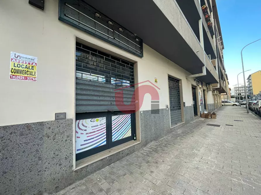 Immagine 21 di Negozio in affitto  in Via Vittorio Veneto a Benevento