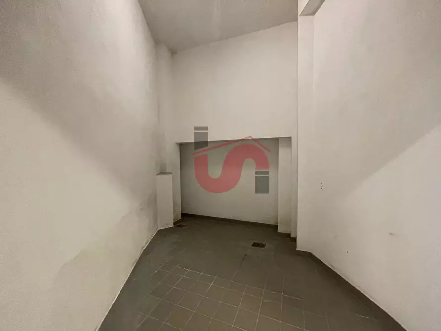 Immagine 26 di Box auto in affitto  in Via Nuova Calore a Benevento