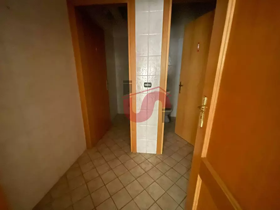 Immagine 13 di Magazzino in vendita  in Via Tommaso Bucciano a Benevento