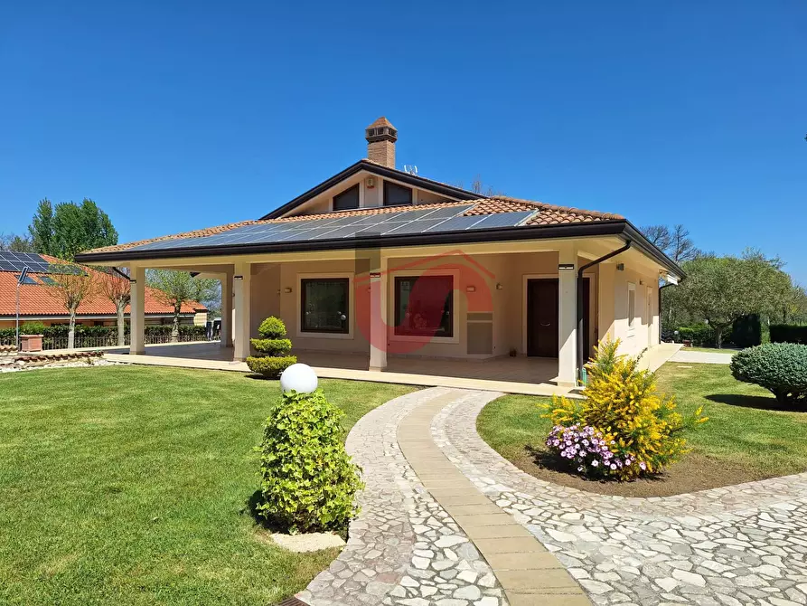 Immagine 1 di Villa in vendita  in Località Pastene a Benevento