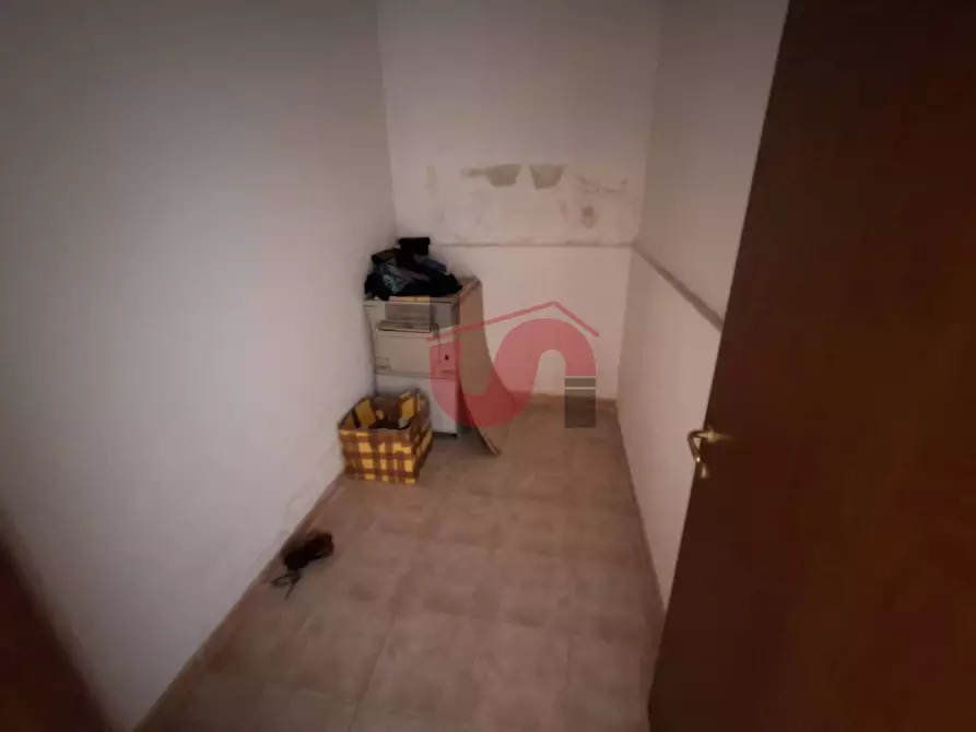 Immagine 9 di Locale commerciale in vendita  in Via Iandoli a Benevento