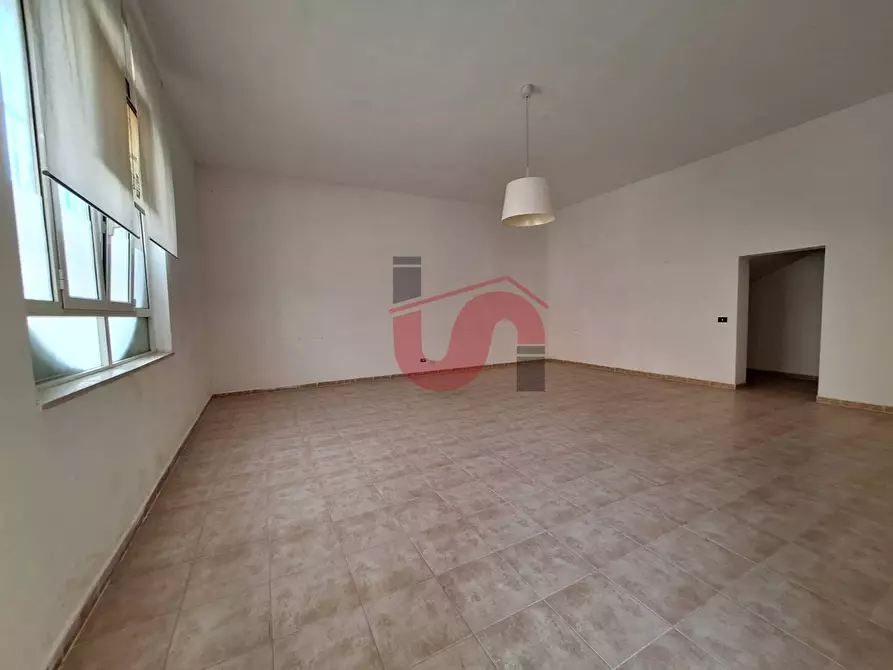 Immagine 6 di Locale commerciale in vendita  in Via Iandoli a Benevento