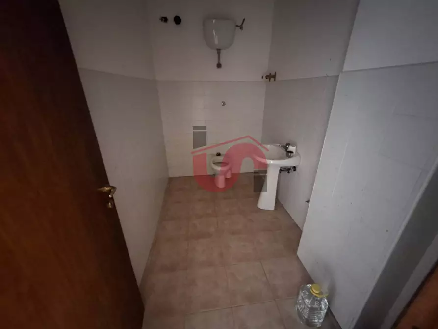 Immagine 7 di Locale commerciale in vendita  in Via Lungo Sabato Riccardo Bacchelli a Benevento