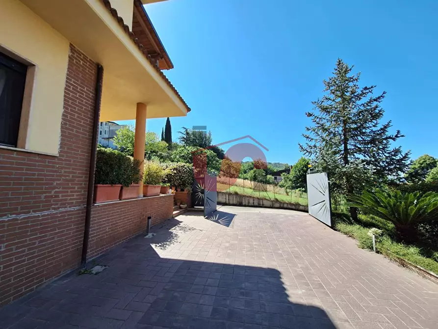 Immagine 10 di Villa in vendita  in Via Avellino a Benevento