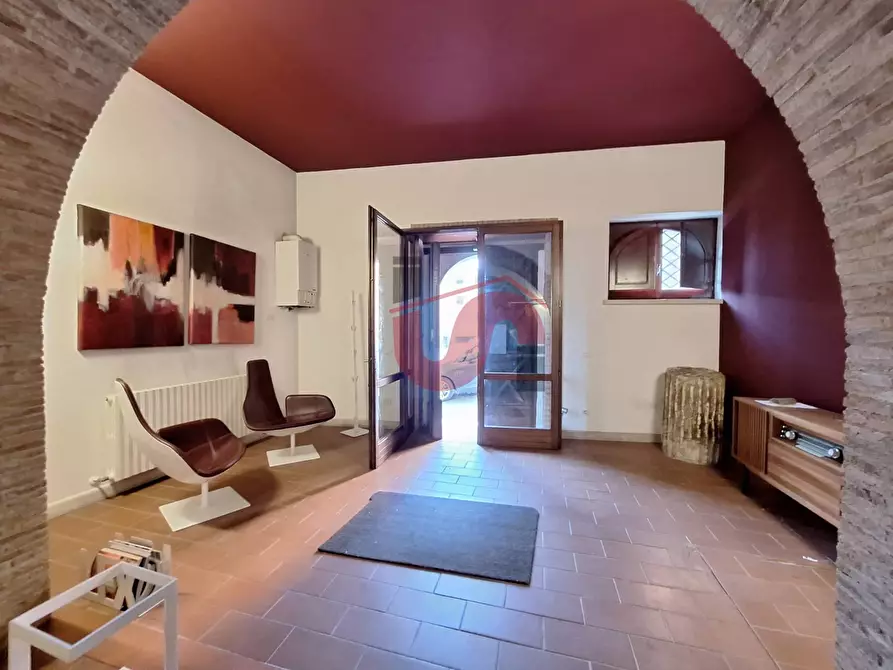 Immagine 20 di Locale commerciale in affitto  in Via Damaso a Benevento