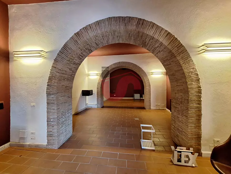 Immagine 23 di Locale commerciale in affitto  in Via Damaso a Benevento