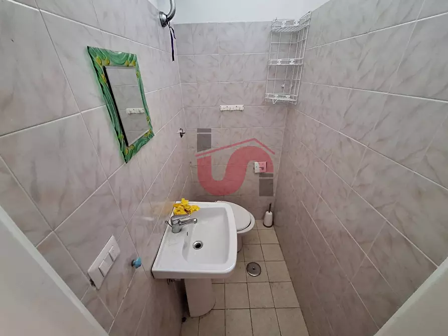 Immagine 7 di Negozio in affitto  in Via Piranesi a Benevento