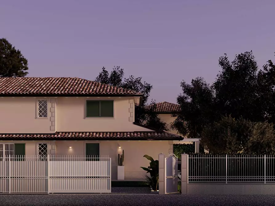 Immagine 3 di Casa bifamiliare in vendita  in via ponchielli a Forte Dei Marmi