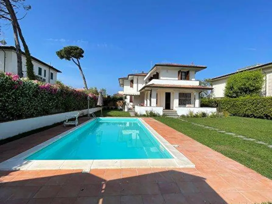 Immagine 1 di Villa in affitto  a Forte Dei Marmi