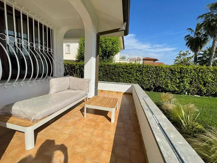 Immagine 6 di Villa in affitto  a Forte Dei Marmi