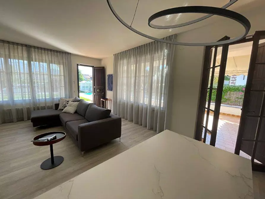 Immagine 15 di Villa in affitto  a Forte Dei Marmi