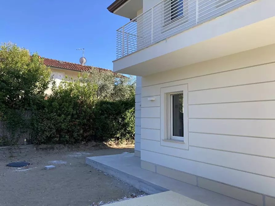 Immagine 2 di Villa in vendita  in via mazzini a Forte Dei Marmi