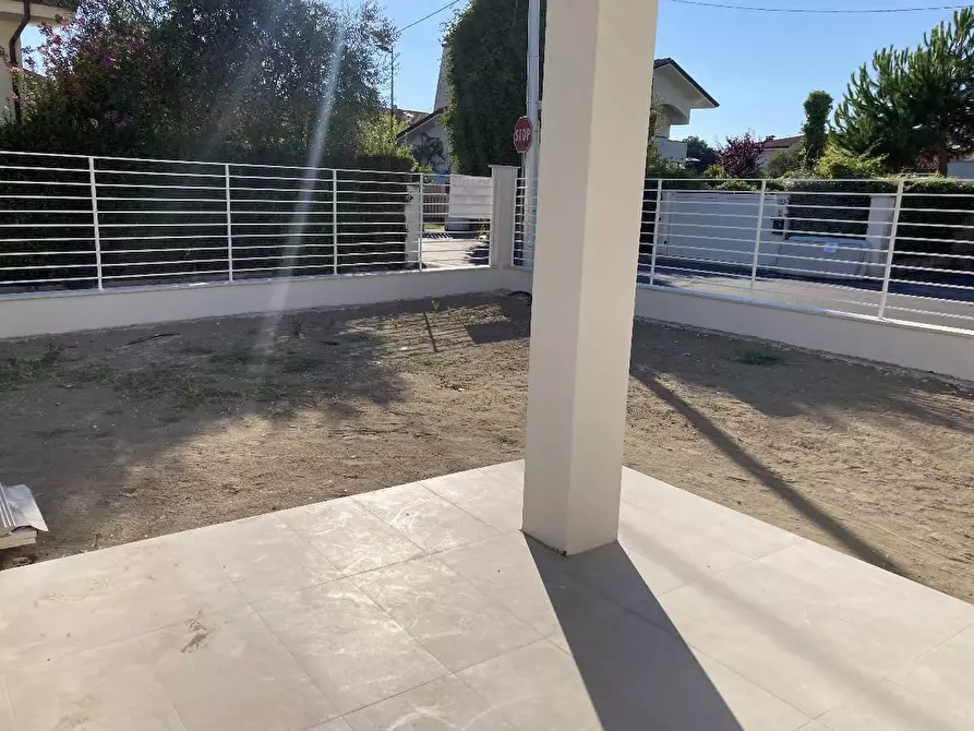 Immagine 8 di Villa in vendita  in via mazzini a Forte Dei Marmi