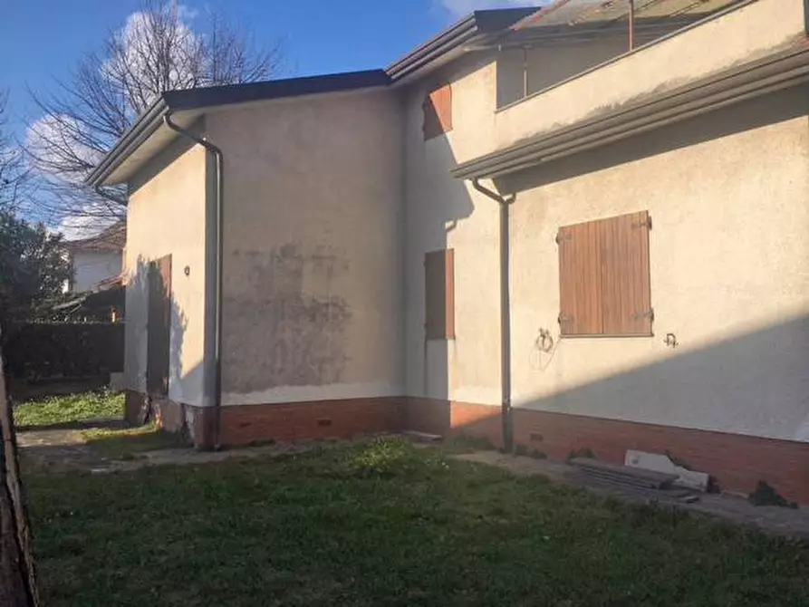 Immagine 2 di Villa in vendita  a Forte Dei Marmi