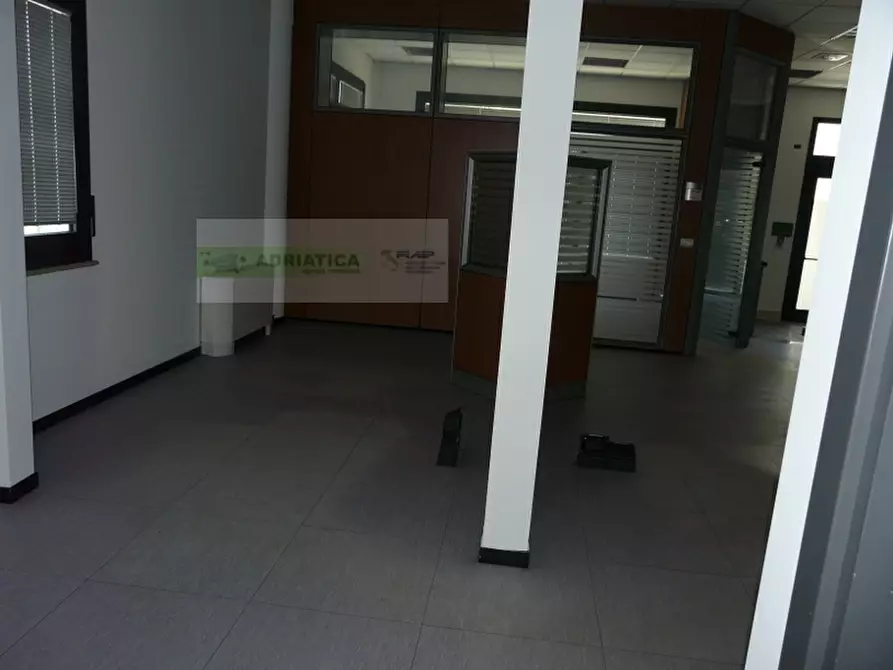Immagine 21 di Locale commerciale in affitto  in marsala a San Benedetto Del Tronto