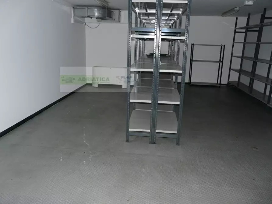 Immagine 25 di Locale commerciale in affitto  in marsala a San Benedetto Del Tronto