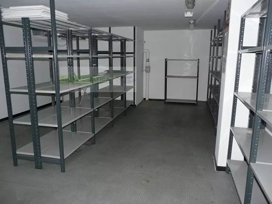 Immagine 26 di Locale commerciale in affitto  in marsala a San Benedetto Del Tronto