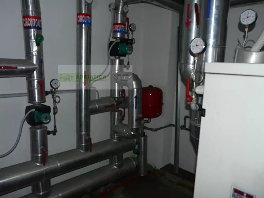 Immagine 29 di Locale commerciale in affitto  in marsala a San Benedetto Del Tronto