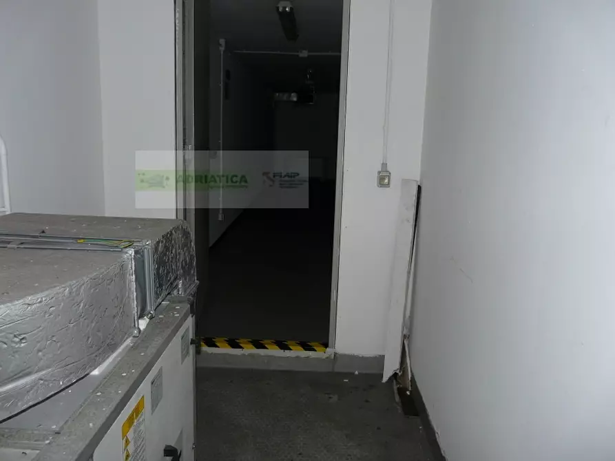 Immagine 30 di Locale commerciale in affitto  in marsala a San Benedetto Del Tronto