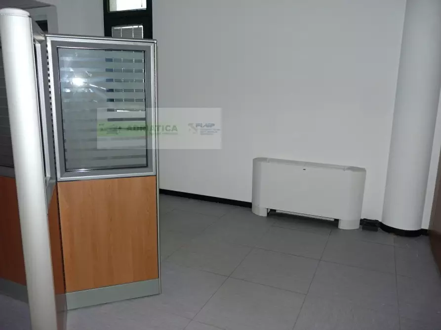 Immagine 20 di Locale commerciale in vendita  in marsala a San Benedetto Del Tronto