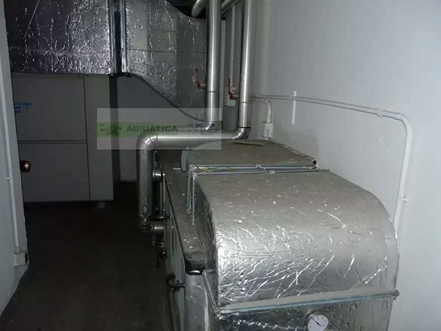 Immagine 30 di Locale commerciale in vendita  in marsala a San Benedetto Del Tronto