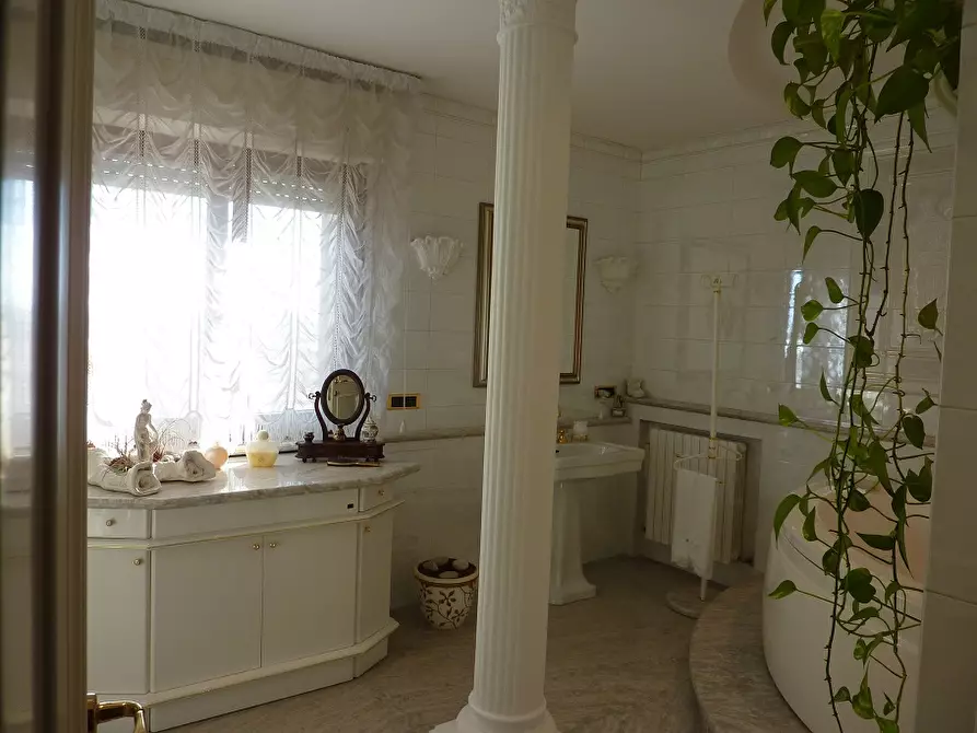 Immagine 14 di Villa in vendita  in Via Napoli a San Benedetto Del Tronto