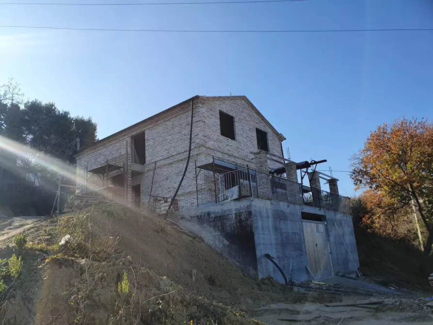 Immagine 1 di Villa in vendita  in CONTRADA VALLE DEL FORNO a San Benedetto Del Tronto
