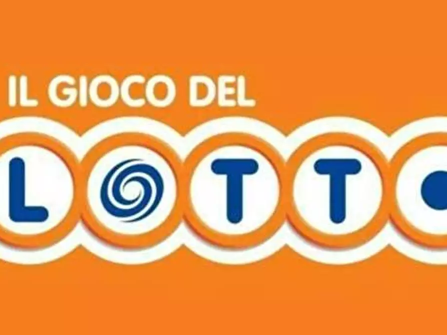 Immagine 3 di Attività commerciale in vendita  in piazza roma a Giulianova