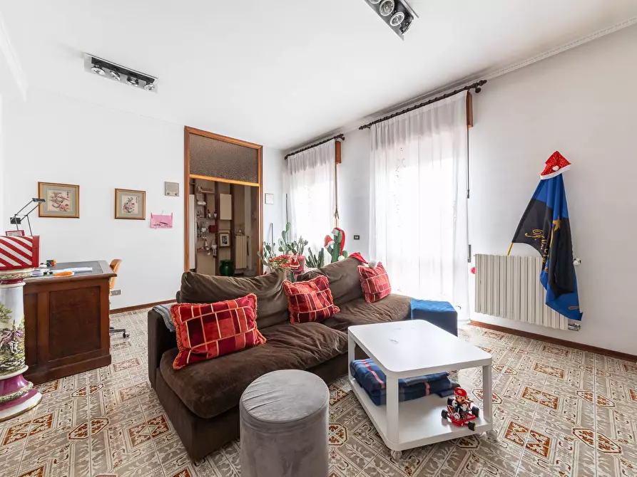 Immagine 5 di Villa in vendita  in via Piave a Corsico