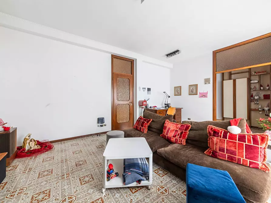 Immagine 7 di Villa in vendita  in via Piave a Corsico