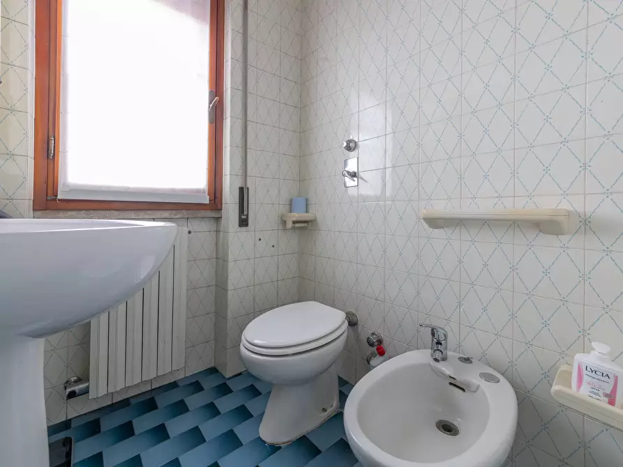 Immagine 30 di Villa in vendita  in via Piave a Corsico