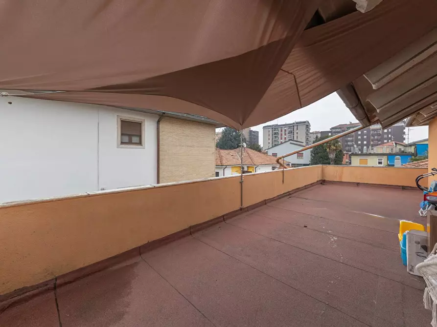 Immagine 3 di Villa in vendita  in via Piave a Corsico