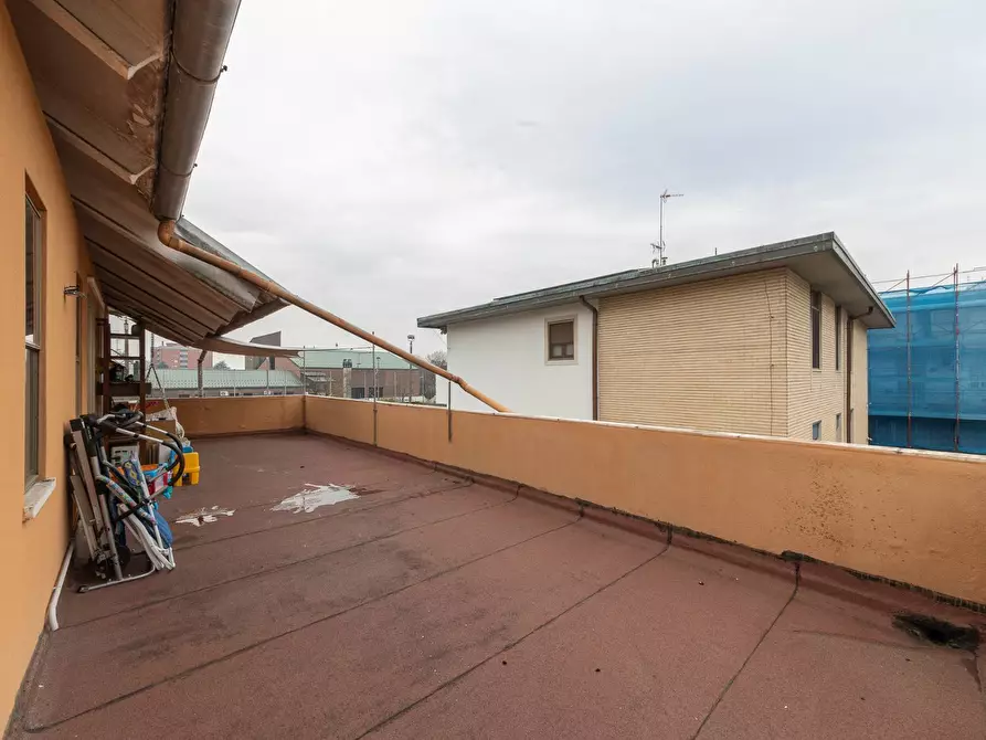 Immagine 15 di Villa in vendita  in via Piave a Corsico