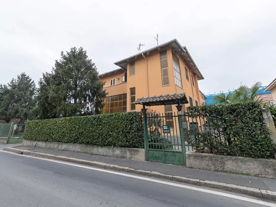 Immagine 1 di Villa in vendita  in via Piave a Corsico