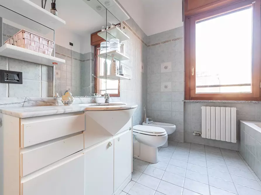 Immagine 27 di Appartamento in vendita  in via Ripamonti a Milano