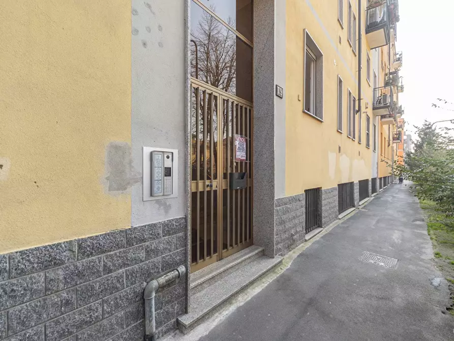 Immagine 16 di Appartamento in vendita  in via Broni a Milano