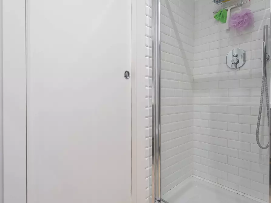 Immagine 12 di Appartamento in vendita  in via Broni a Milano