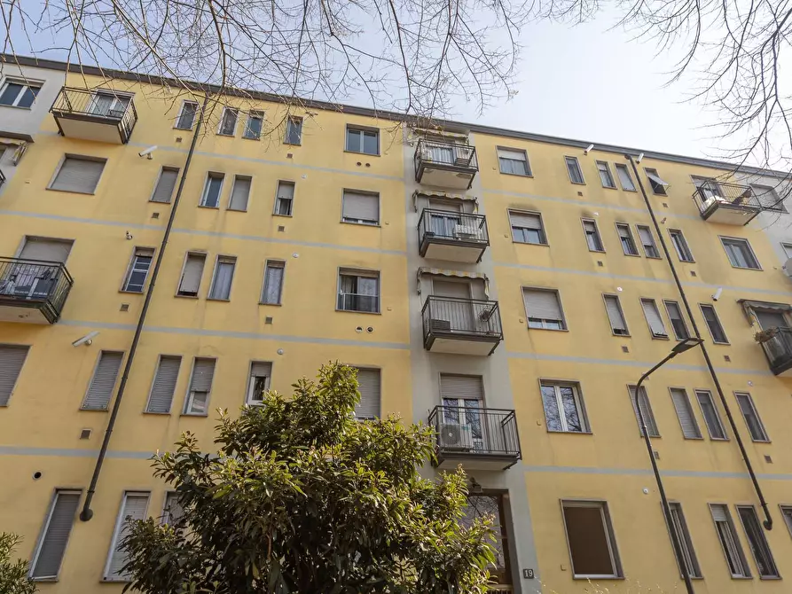 Immagine 22 di Appartamento in vendita  in via Broni a Milano