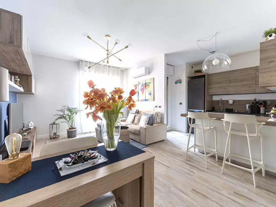 Immagine 1 di Appartamento in vendita  in via mezzanotte a Milano